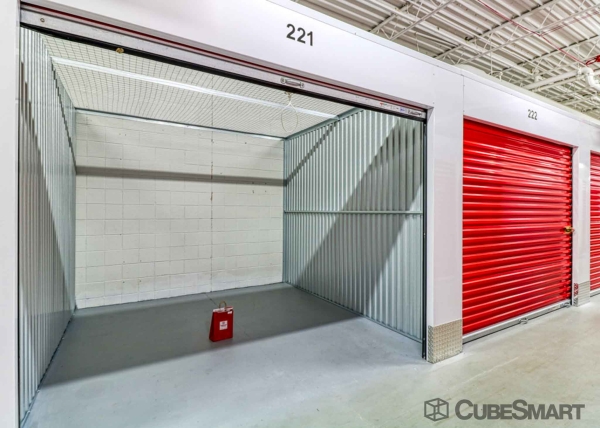Facility photo: //images.sparefoot.com/medium/218022688338c890862.jpg
