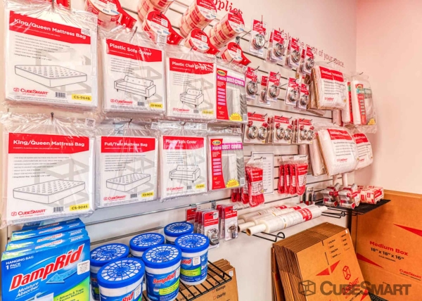 Facility photo: //images.sparefoot.com/medium/218022688338cbbf7e4.jpg