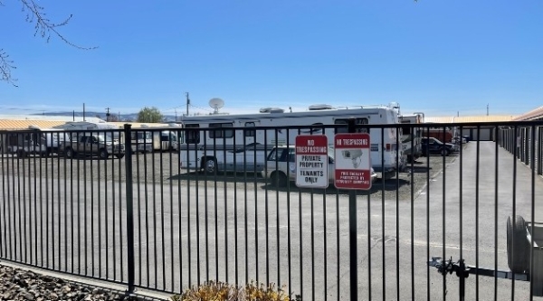 Facility photo: //images.sparefoot.com/medium/218068697d22587b01c.jpg