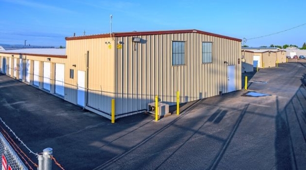 Facility photo: //images.sparefoot.com/medium/218070697d1dd858b12.jpg