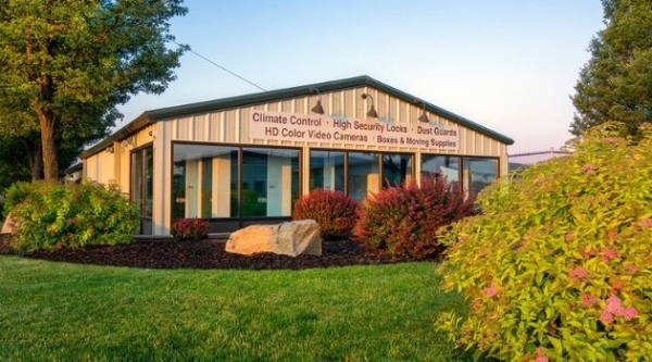 Facility photo: //images.sparefoot.com/medium/218071697d1ff9dea9b.jpg