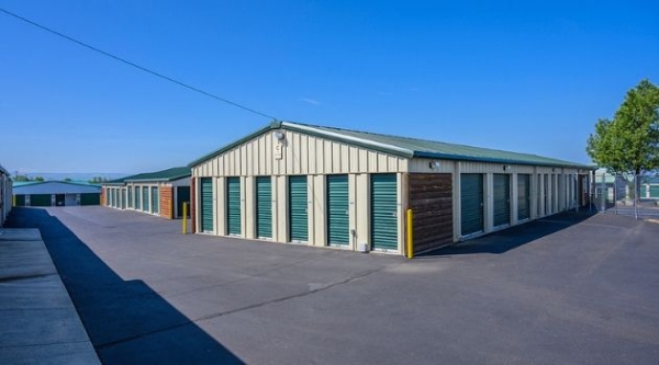 Facility photo: //images.sparefoot.com/medium/218071697d1ffd032f5.jpg