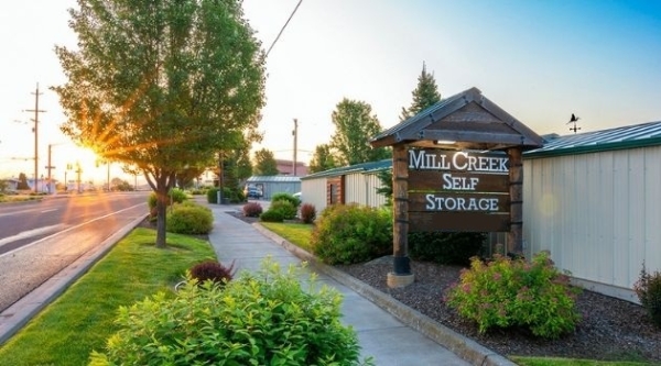 Facility photo: //images.sparefoot.com/medium/218071697d2b4f96937.jpg