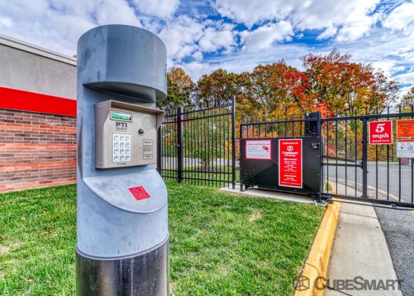 Facility photo: //images.sparefoot.com/medium/21814768949868df68d.jpg