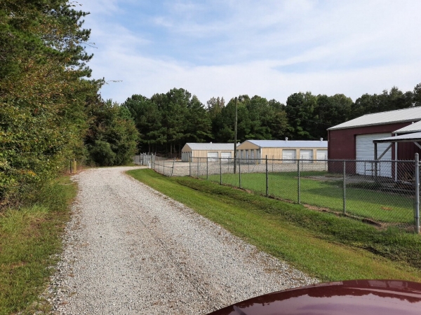 Facility photo: //images.sparefoot.com/medium/2182025f7e2f061bd02.jpg