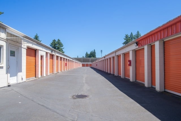 Facility photo: //images.sparefoot.com/medium/218285688e1079ca94a.jpg