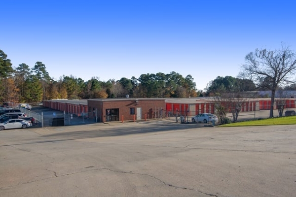 Facility photo: //images.sparefoot.com/medium/2182866877a35736fb5.jpg