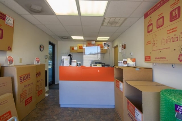 Facility photo: //images.sparefoot.com/medium/2182866877a3595611f.jpg