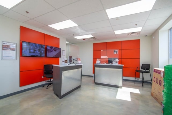 Facility photo: //images.sparefoot.com/medium/21829369e0eaf5ab883.jpg