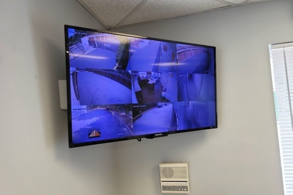 Facility photo: //images.sparefoot.com/medium/21830369e0e894eabd5.jpg