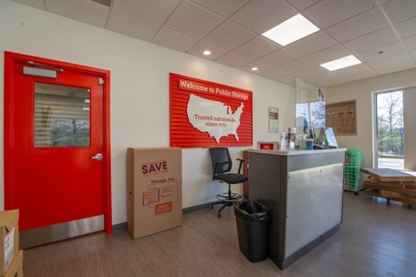 Facility photo: //images.sparefoot.com/medium/218310688e0ea4caeb4.jpg