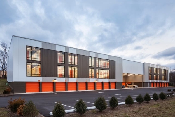 Facility photo: //images.sparefoot.com/medium/21831369e4d5a1aa9ea.jpg