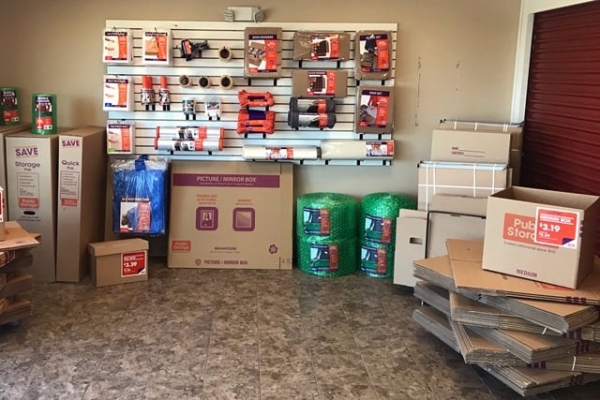 Facility photo: //images.sparefoot.com/medium/21832469e232c9322be.jpg