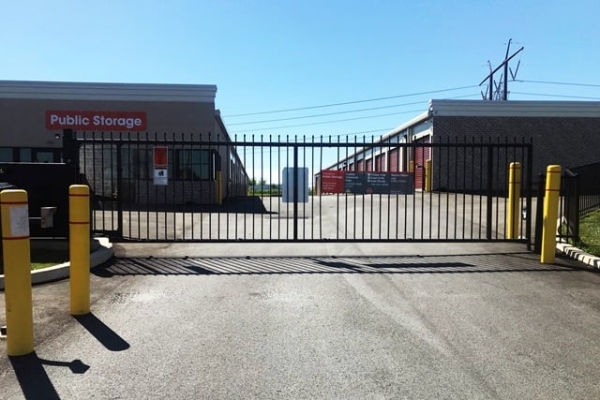 Facility photo: //images.sparefoot.com/medium/21832469e62713f1b2e.jpg