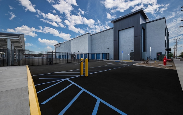 Facility photo: //images.sparefoot.com/medium/2183395ff353463d8e6.jpg