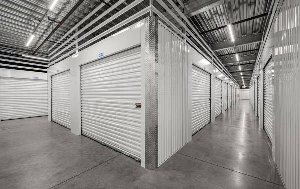 Facility photo: //images.sparefoot.com/medium/2183395ff35347562c7.jpg