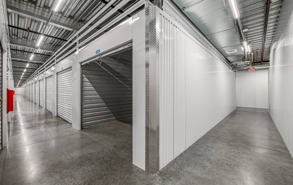 Facility photo: //images.sparefoot.com/medium/2183395ff35348394f8.jpg
