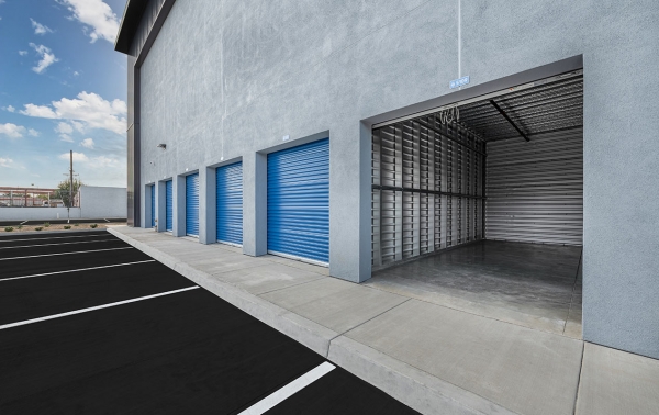 Facility photo: //images.sparefoot.com/medium/2183395ff35349f2528.jpg