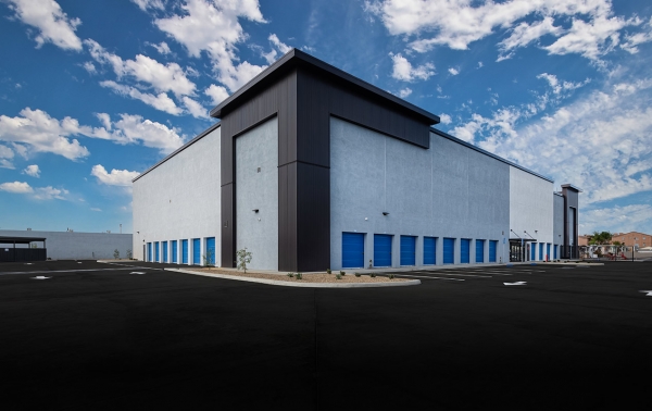 Facility photo: //images.sparefoot.com/medium/2183395ff3534c0cf6a.jpg