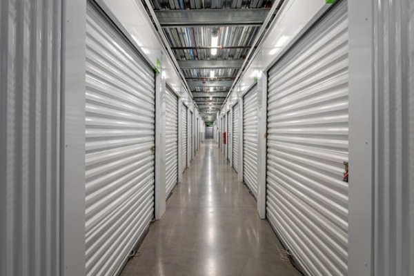 Facility photo: //images.sparefoot.com/medium/2184076877a676be05d.jpg