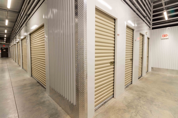 Facility photo: //images.sparefoot.com/medium/218434692e1afd895a4.jpg