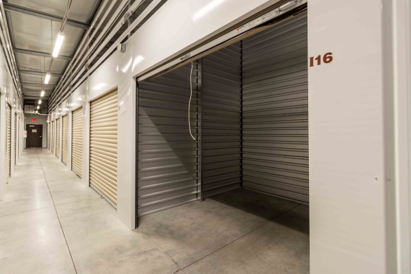 Facility photo: //images.sparefoot.com/medium/218434692e1b00046fe.jpg