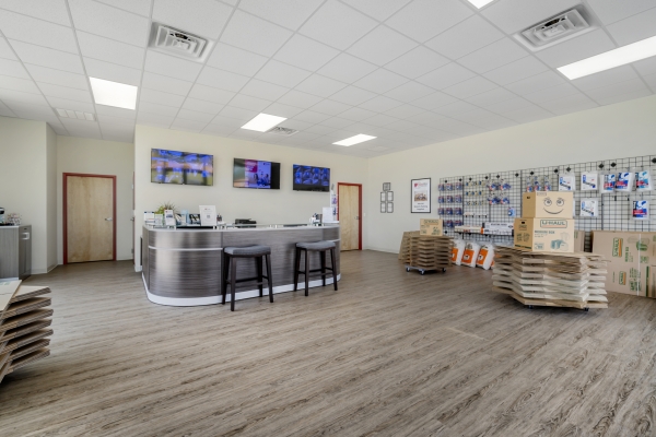 Facility photo: //images.sparefoot.com/medium/218438648775447650e.jpg