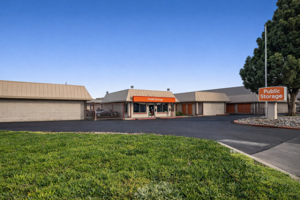 Facility photo: //images.sparefoot.com/medium/21846969e62c5d55f39.jpg