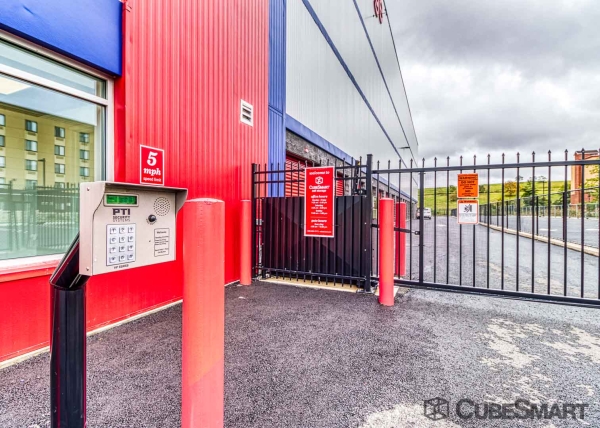 Facility photo: //images.sparefoot.com/medium/218501695f7c2336a40.jpg