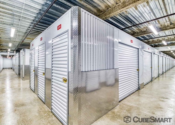 Facility photo: //images.sparefoot.com/medium/218501695f7c294a230.jpg