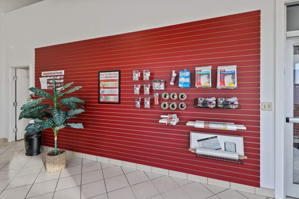 Facility photo: //images.sparefoot.com/medium/2185776899f80346147.jpg