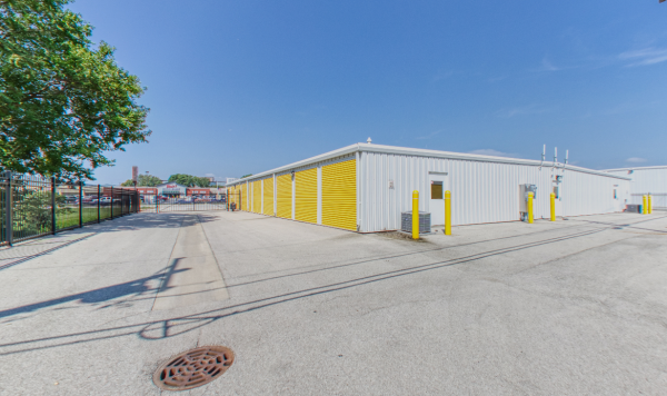 Facility photo: //images.sparefoot.com/medium/218578689a0376b7d8a.png