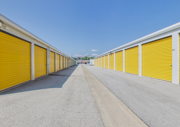 Facility photo: //images.sparefoot.com/medium/218578689a03a0e684f.png