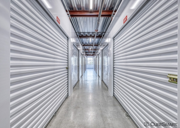 Facility photo: //images.sparefoot.com/medium/21858369fc5cf6324b1.jpg