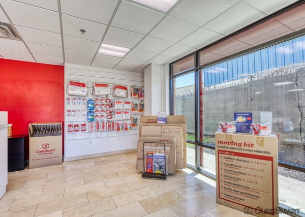 Facility photo: //images.sparefoot.com/medium/21858369fc5cf84d538.jpg