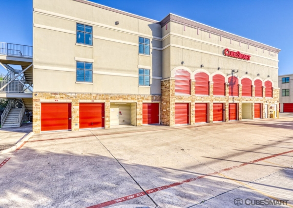 Facility photo: //images.sparefoot.com/medium/21858369fc5cf967bb4.jpg
