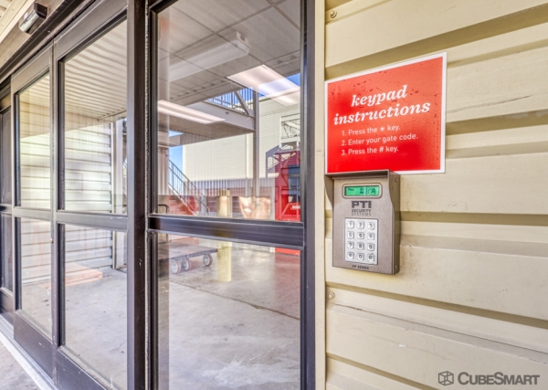 Facility photo: //images.sparefoot.com/medium/21858369fc5cfba7bf4.jpg