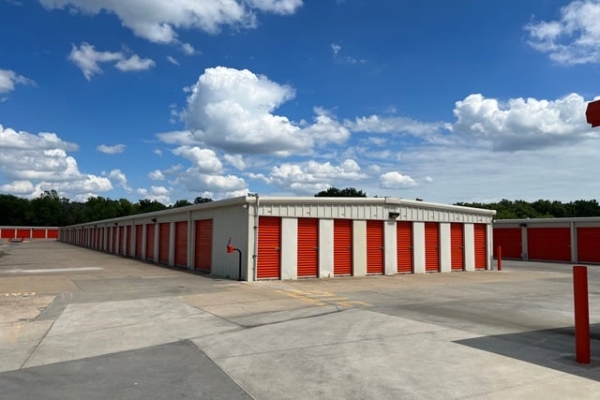 Facility photo: //images.sparefoot.com/medium/218674688b6ce51a0d4.jpg