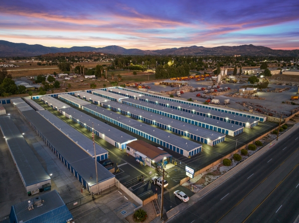Facility photo: //images.sparefoot.com/medium/21867864b70726f0a4e.jpg