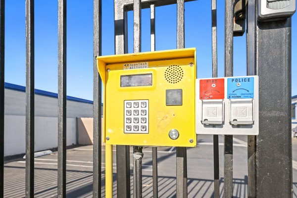 Facility photo: //images.sparefoot.com/medium/21867864b7072ad13cc.jpg