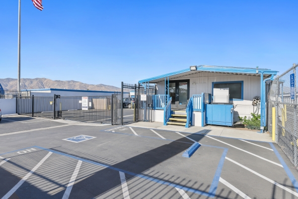 Facility photo: //images.sparefoot.com/medium/21867864b70731771bb.jpg