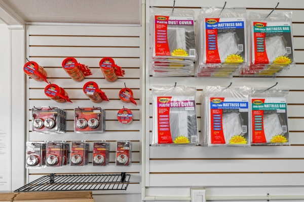 Facility photo: //images.sparefoot.com/medium/21867864b70733b3571.jpg