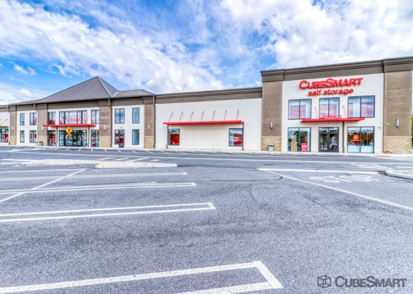 Facility photo: //images.sparefoot.com/medium/218712697734b42a431.jpg