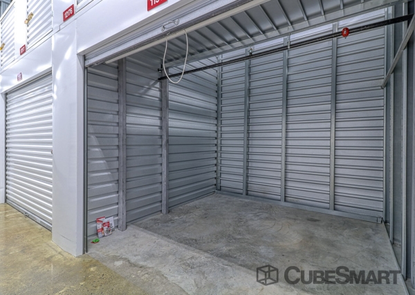 Facility photo: //images.sparefoot.com/medium/218713686f7dd2bfe9a.jpg