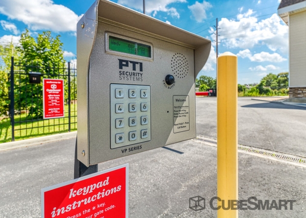 Facility photo: //images.sparefoot.com/medium/21871369032815227c3.jpg