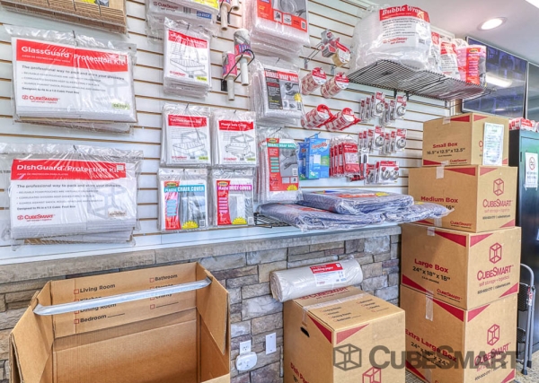 Facility photo: //images.sparefoot.com/medium/2187136979cf0777c55.jpg