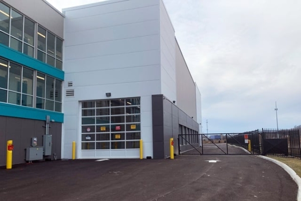 Facility photo: //images.sparefoot.com/medium/218719687b9c05bb015.jpg