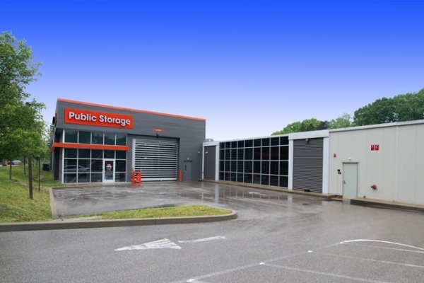 Facility photo: //images.sparefoot.com/medium/218722694016f39fcc3.jpg