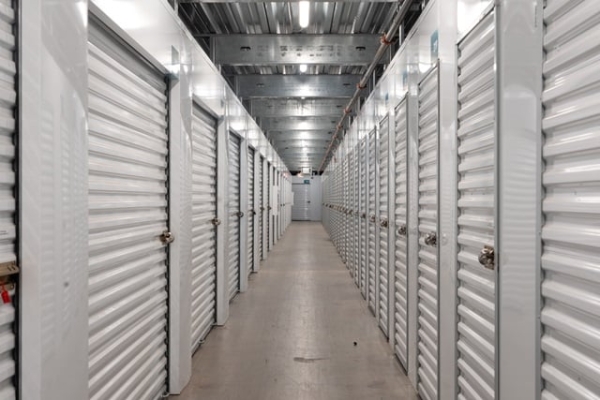 Facility photo: //images.sparefoot.com/medium/21872369f9f18f48d02.jpg