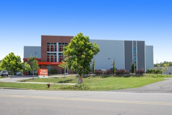 Facility photo: //images.sparefoot.com/medium/218724695681d111b10.jpg